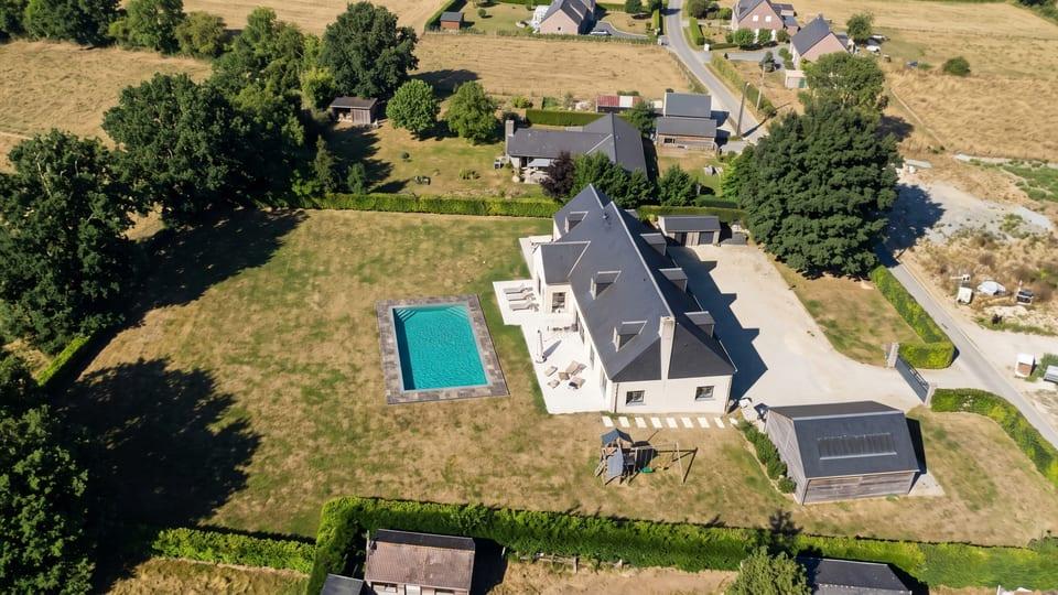 La même piscine, vue aérienne